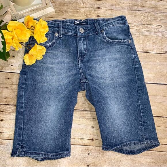 Levi’s Girl's Bermuda Jean Shorts- 16 or 0/ 2 in womens - Picture 1 of 5